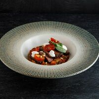 Теплая говядина с печеными овощами в Neft