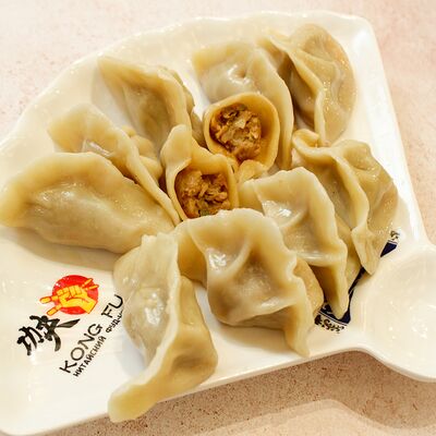 Цзяоцзы со свининой и пекинской капустой в Kong Fu по цене 490 ₽