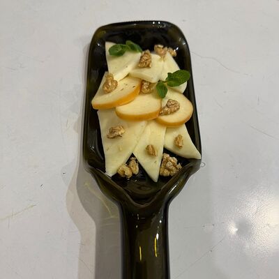 Ассорти кавказских сыров в Гостиный дворик по цене 510 ₽