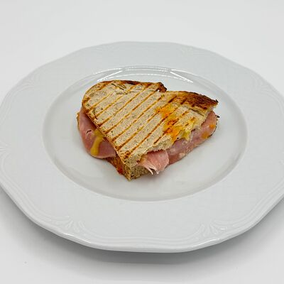 Гриль чиз, ветчина, грибной жульен в Coffee Room Coworking по цене 440 ₽