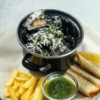 Мидии в соусе блю чиз в Рестомаркет Китчен