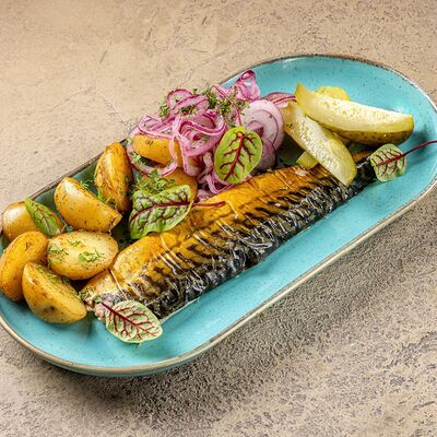 Скумбрия г/к с молодым картофелем в У рыбака по цене 750 ₽