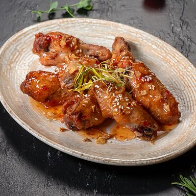 Крылышки в соусе свит-чили в La Strada по цене 731 ₽