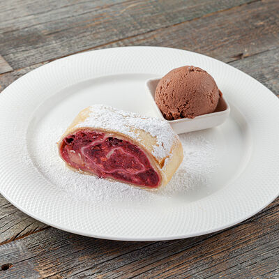 Штрудель Вишнёвый в Трапезная по цене 450 ₽