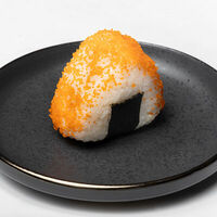 Онигири с креветками и снежным крабом в Kuji Sushi
