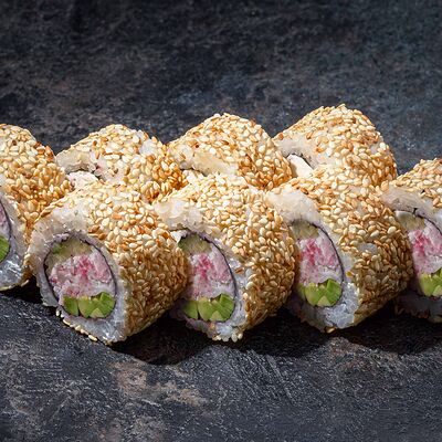 Фирменный Калифорния кунжут ролл в Вкусно Суши по цене 440