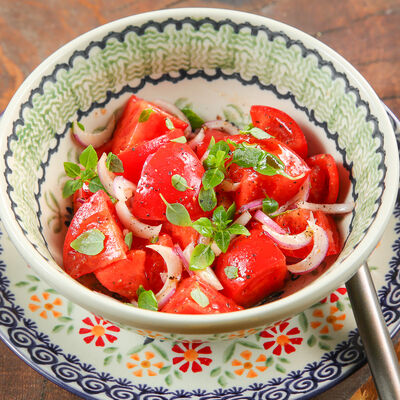 Салат из помидоров с красным луком в Сыроварня по цене 600
