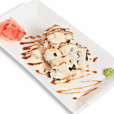 Теплый ролл в сливочном соусе с угрем в Чудо Пицца по цене 310 ₽