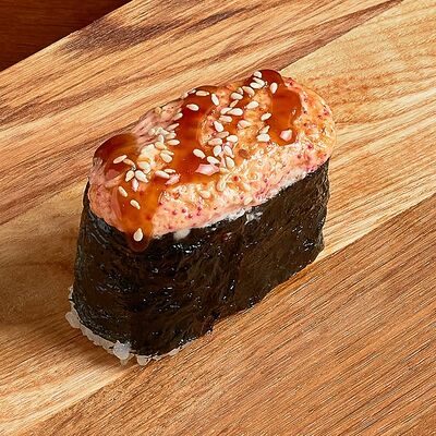 Запеченные суши с сырным соусом в Вкусные Суши Premium по цене 150