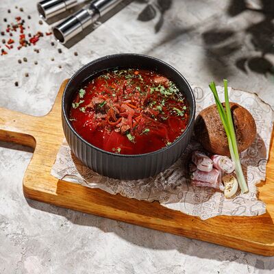 Домашний борщ с говядиной в Feromon по цене 650 ₽