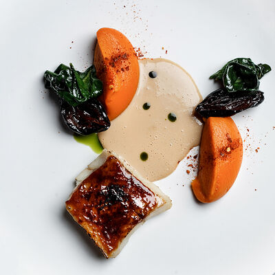 Черная треска с кремом из батата, вяленой сливой и сливочным соусом из саке в Sadko по цене 1438 ₽