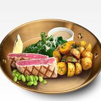 Стейк из тунца в Gaijin Asian Bistro