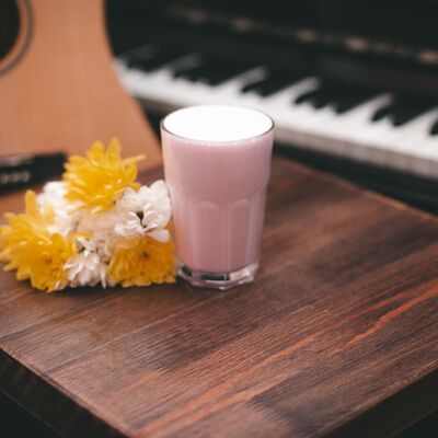 Ягодный милкшейк в Кофе с толком по цене 390 ₽