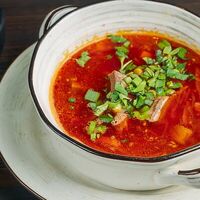 Борщ с мраморной телятиной, копченой сметаной и салом в Хочу и буду
