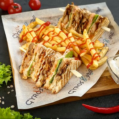Клаб-сэндвич с курицей в Gyros & Grill по цене 615 ₽