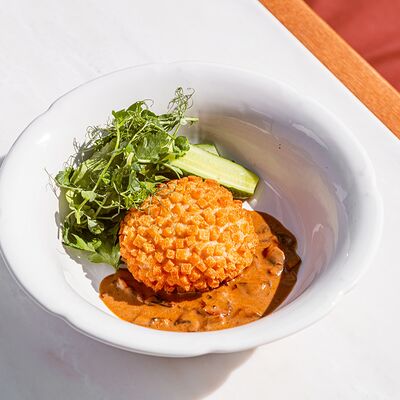 Пожарская котлета c грибным соусом и малосольным огурцом в Brasserie Lambic по цене 860 ₽