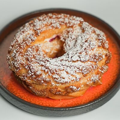 Кольцо заварное с брусникой в БистроВареничная по цене 105 ₽