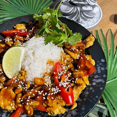 Курица Кунг Пао в Wok Street по цене 469 ₽