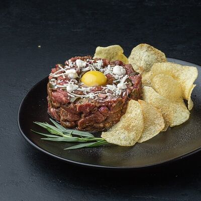 Тар тар из говядины с трюфельным айоли в Изи Паб по цене 845 ₽