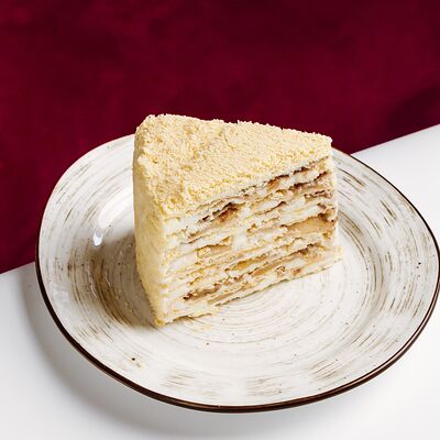 Наполеон с вяленой грушей в Farina Ватрушкина по цене 359 ₽