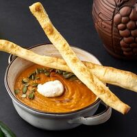 Крем-суп тыквенный с клубникой и козьим сыром в Колхида Palace