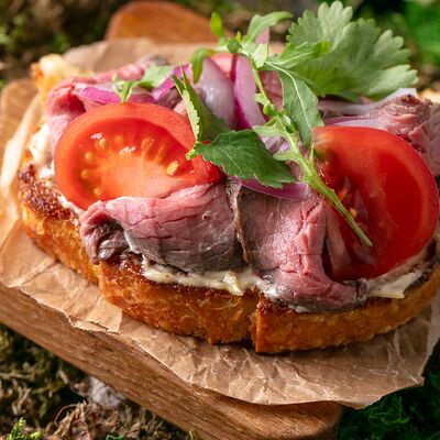 Брускетта с ростбифом в Павлин 2.0 по цене 490 ₽