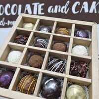 Подарочный набор 16 сырных конфет ручной работы ассорти в крафтовой упаковке в Choco.cake.hand