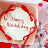 Бенто-торт с рюшами и бантиками красными Happy birthday в Caramel magic моти и бенто по цене 2390