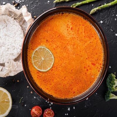 Суп Том ям с лососем в Yummy yummy по цене 320 ₽