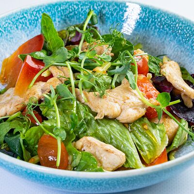 Салат Лайт с курицей в Кукси каби по цене 595 ₽