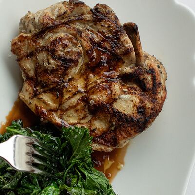 Цыпленок с соусом из портвейна, жареные травы в Padron по цене 1770 ₽