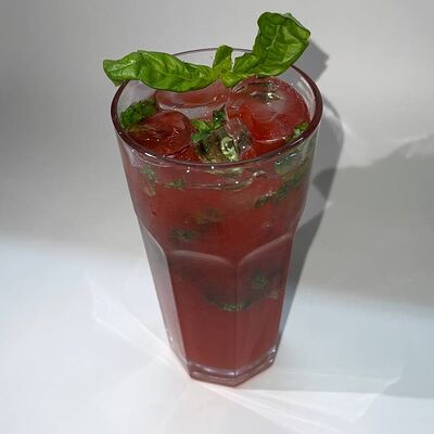 Лимонад Клубника-базилик в Сахар по цене 330 ₽