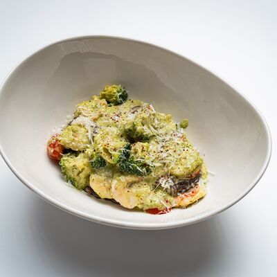 Янд. Черная паста с креветками и брокколи в NoSugar bakery по цене 1235 ₽