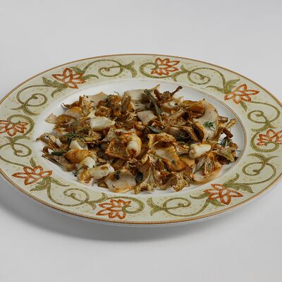 Кальмары с артишоками и травами в Bistrot по цене 3200 ₽