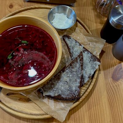 Домашний борщ с гренками и домашним саломв Общепит по цене 430 ₽