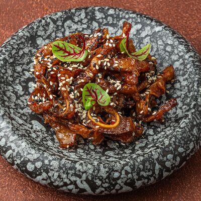 Свиные ушки в соусе сладкий чили в Привет по цене 390 ₽