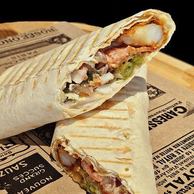 Ролл с креветкамив Шницель по цене 655 ₽