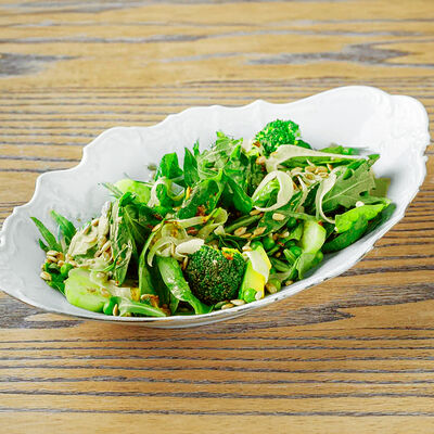 Гранд-салат с зелеными овощами, маринованным фенхелем и семенами подсолнечника в Онегин дача по цене 1290 ₽