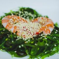 Салат Чука с креветкой в Rolloff