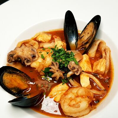 Суп Испанский с морепродуктами в Travel Рестобар по цене 690 ₽