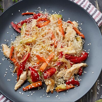 Фунчоза с курицей в 909 Pizza& Pasta по цене 410 ₽