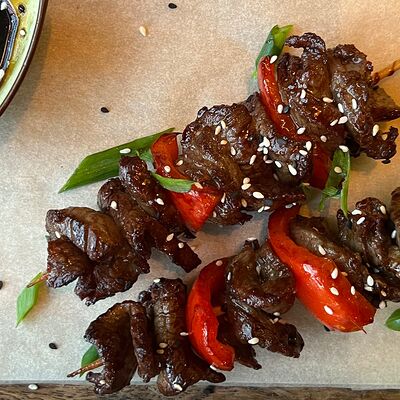 Шашлык из говяжей вырезкив Laksa & Wok по цене 780 ₽