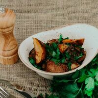 Молодой картофель с грибами и луком в Паб 13