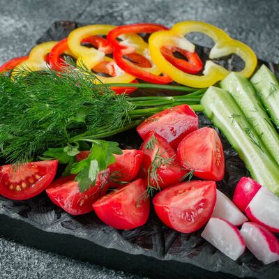 Салат Овощной букет в PLOVBOX по цене 280