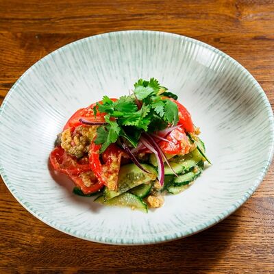 Салат по-грузински в Вах!Хинкали по цене 690 ₽