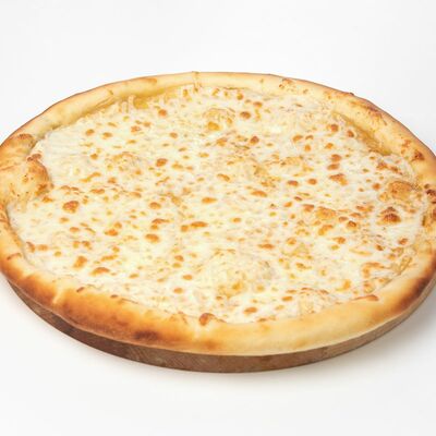 Пицца Сырная на тонком тесте 32 см в Сакура по цене 499 ₽