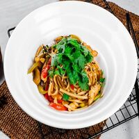 Лапша вок с курицей в Randevu