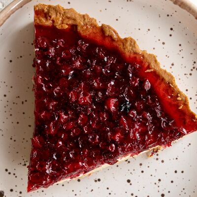 Тарт творожно-брусничный в Поль Бейкери по цене 273 ₽