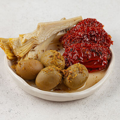 Вяленые томаты, маринованные артишоки, оливкив Shulman Kitchen по цене 750 ₽