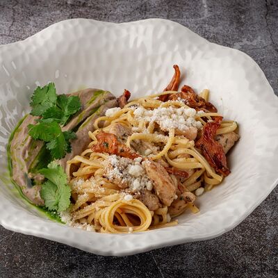 Паста с цыпленком и муссом из белых грибов в Duran Bar & Grill по цене 599